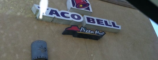Taco Bell is one of สถานที่ที่ Jose ถูกใจ.