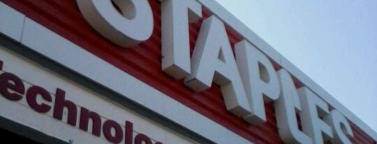 Staples is one of Locais curtidos por Ryan.