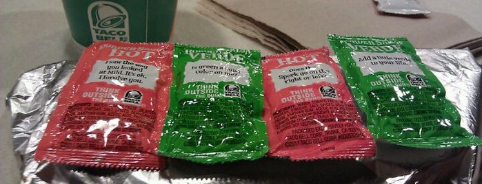 Taco Bell is one of Lieux qui ont plu à Mich.