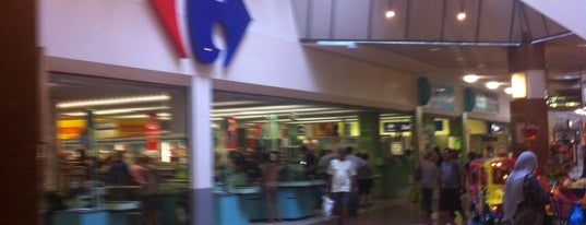 Carrefour is one of สถานที่ที่ king of ถูกใจ.