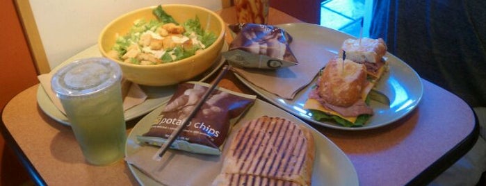 Panera Bread is one of Bellaさんのお気に入りスポット.