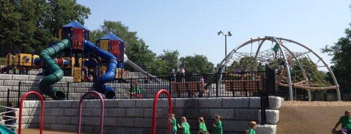 Hyland Play Area (Chutes and Ladders) is one of Nicholeさんのお気に入りスポット.
