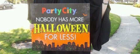 Party City is one of Kelsey : понравившиеся места.