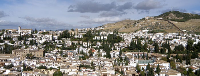 Albaicín is one of barrios.