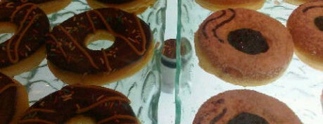 Go Donut & Bakery is one of TemPatt tongkRongan ┐(‘▽’┐) (┌’▽’)┌.