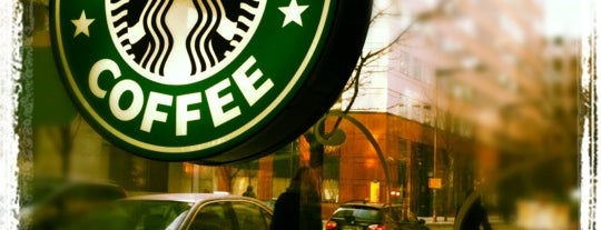 Starbucks is one of Orte, die Ryadh gefallen.