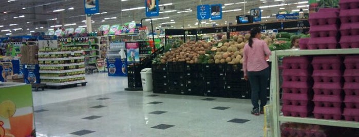 Walmart is one of Lugares favoritos de Alenis.