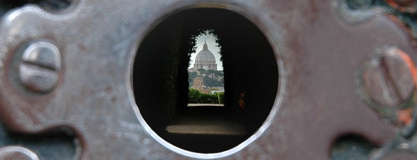 Piazza dei Cavalieri di Malta is one of 61 cosas que no puedes perderte en Roma.