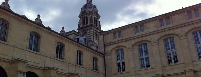 Cour Mably is one of Bordeaux.