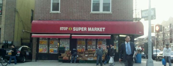 Stop One Supermarket is one of Locais salvos de Kimmie.