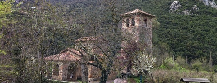 Iglesia de Sta. Mª de Lebeña is one of Cantabria.