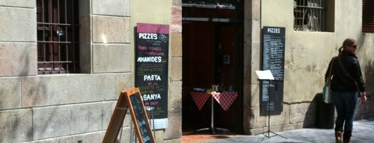 Pizza Paco is one of Wifi places in Barcelona.