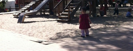 Spielplatz Boxhagener Platz is one of Orte, die larsomat gefallen.