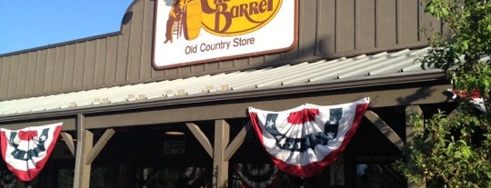 Cracker Barrel Old Country Store is one of Gespeicherte Orte von Danielle.
