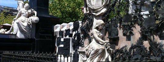 Cemitério da Recoleta is one of Favorite Great Outdoors.
