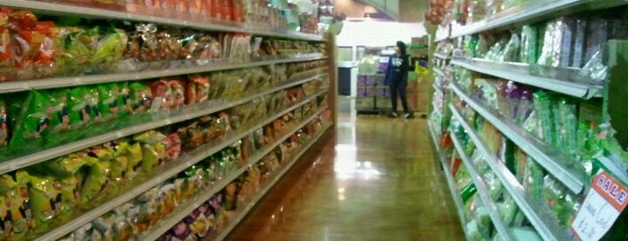Viet Hoa Supermarket Center is one of สถานที่ที่ Lucy ถูกใจ.