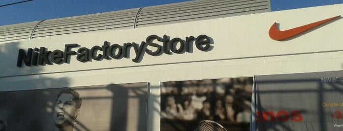 Nike Factory Store is one of สถานที่ที่บันทึกไว้ของ Karen 🌻🐌🧡.