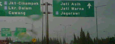 Jalan Tol Lingkar Luar Jakarta Seksi E2 (JORR E2) is one of Jalan Tol di Jawa.