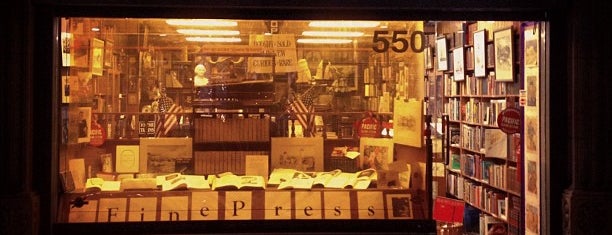 Caravan Bookstore is one of Nicholeさんの保存済みスポット.