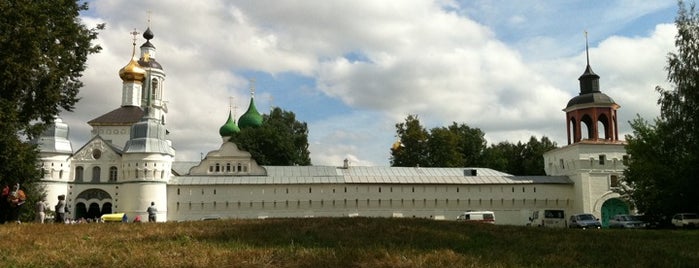 Свято-Введенский Толгский женский монастырь is one of Yaroslavl#4sqCities.