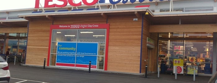 Tesco Extra is one of Lugares favoritos de James.