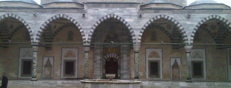 II. Bayezid Camii is one of Edirne Rehberi.