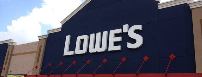 Lowe's is one of Tempat yang Disukai Amie.
