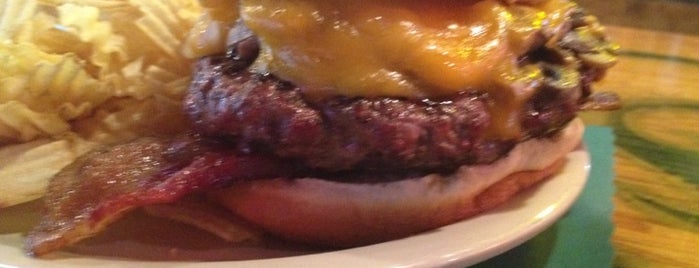 Lynagh's Irish Pub and Grill is one of Burgers of the Bluegrass.