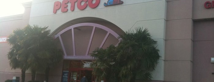 Petco is one of Vickyeさんのお気に入りスポット.