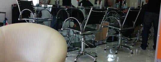 Trends Hair Studio is one of สถานที่ที่ Filipe ถูกใจ.