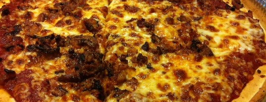 Mazzio's Pizza is one of Locais curtidos por Mark.
