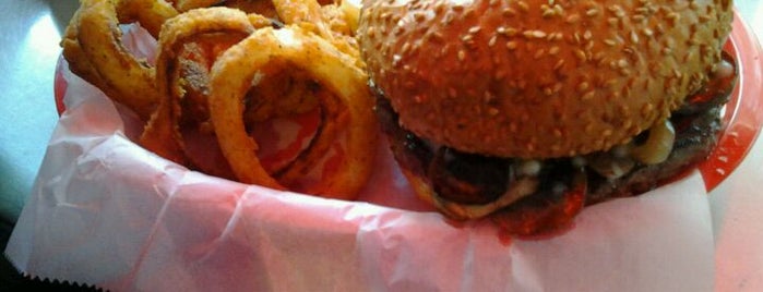 Pearl's Deluxe Burgers is one of OMB - Oh My Burger !.