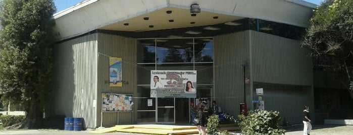 Biblioteca FESC C4 is one of Tempat yang Disukai Marquito.