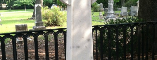 Juliette Low Grave Site is one of Emylee’s Liked Places.