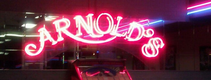 Arnold's Old Fashioned Hamburgers is one of Tempat yang Disimpan Rob.
