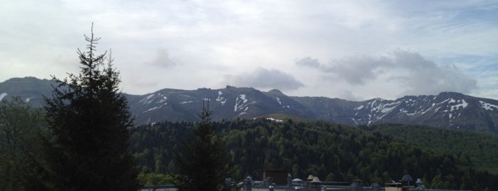 Super Lioran is one of Les 200 principales stations de Ski françaises.
