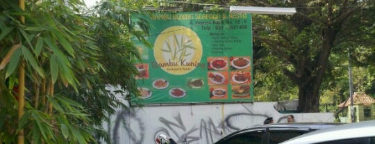 Bambu Kuning Seafood & Resto is one of Tangerang.