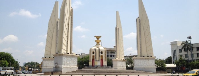 Democracy Monument is one of Guide to the best spots in Bangkok.|ท่องเที่ยว กทม.