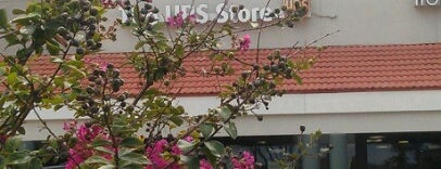 The UPS Store is one of สถานที่ที่บันทึกไว้ของ Lee.