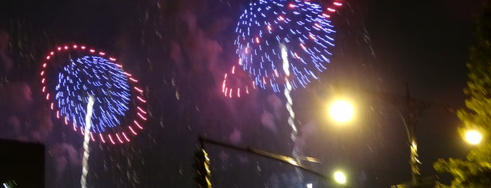 Macy's 4th Of July Fireworks 2012 is one of 주변장소4.
