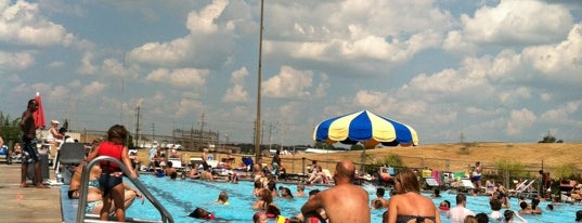 Sand Park Pool is one of Take the kids.