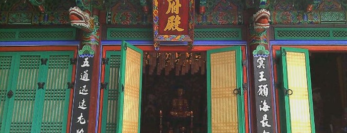 봉국사 (奉國寺) is one of Buddhist temples in Gyeonggi.