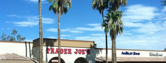 Trader Joe's is one of Orte, die Juan gefallen.