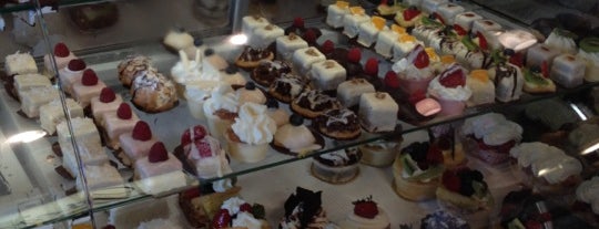 Desserts by Gerard is one of Posti salvati di Jennifer.