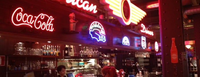 Classic American Diner is one of Locais curtidos por Maria.