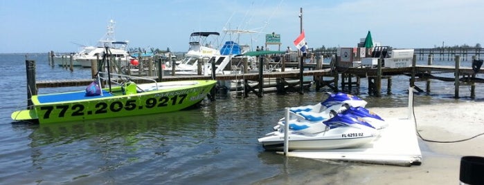 Capt Hiram's Resort is one of Locais curtidos por George.