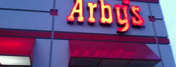 Arby's is one of Locais curtidos por Terri.