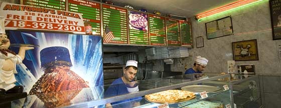 Antonio's Pizzeria is one of Tempat yang Disukai Kaitlyn.