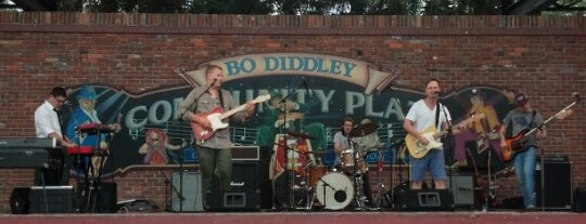 Bo Diddley Community Plaza is one of Lugares favoritos de Lizzie.