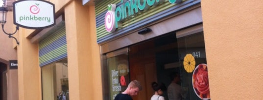 Pinkberry is one of Locais curtidos por Farouq.